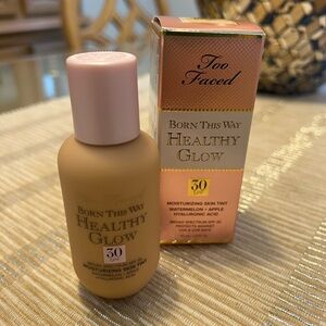 -TOO FACED. Healthy Glow Moisturazing Skin Tint  spf 30. (Light Beige)